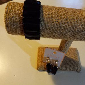 Black stretch bracelet & coordinating earrings